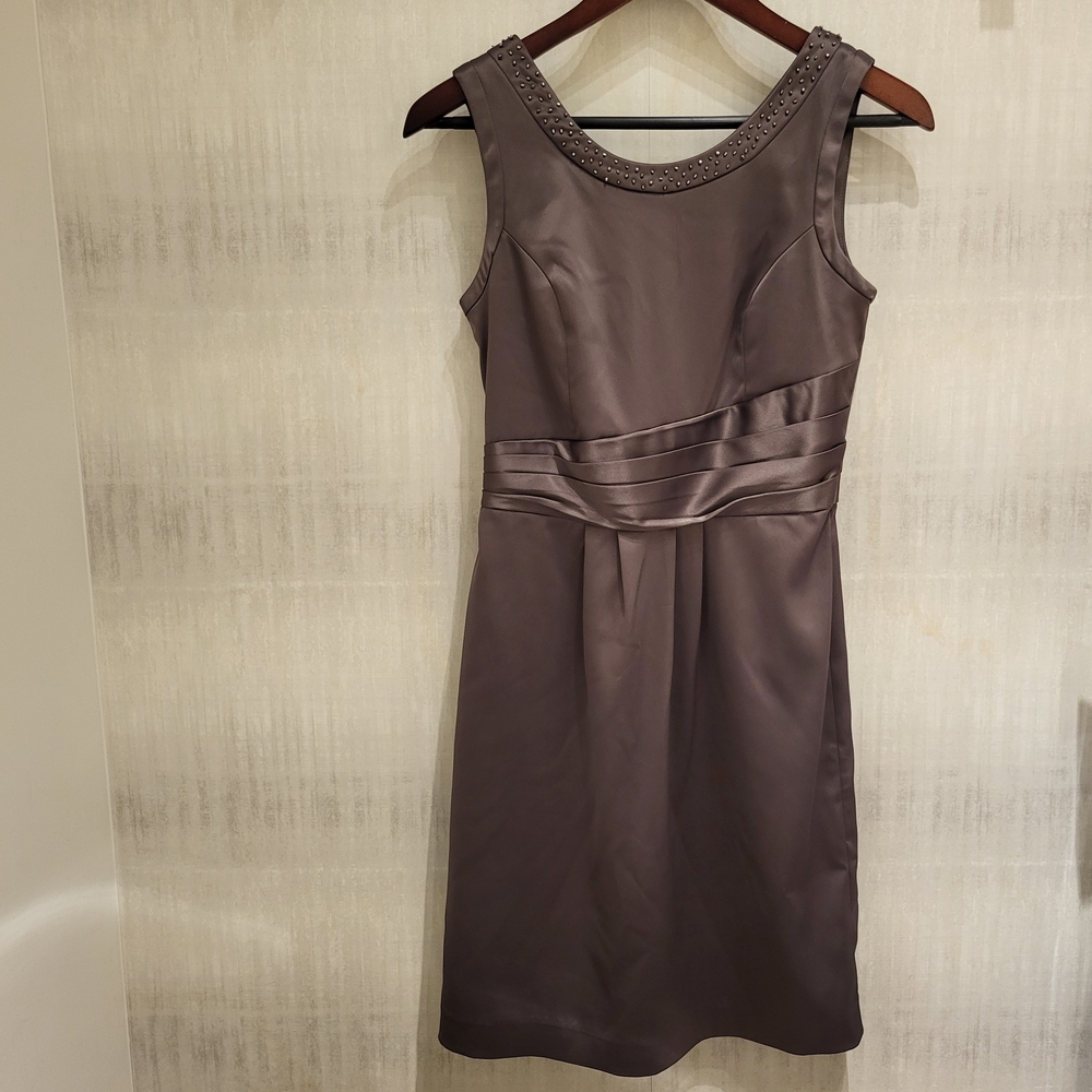 Elegant Sleeveless Gray Buttery Soft Satin Dress Womens Size 0